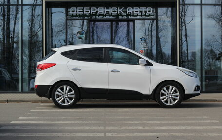 Hyundai ix35 I рестайлинг, 2013 год, 1 375 000 рублей, 4 фотография