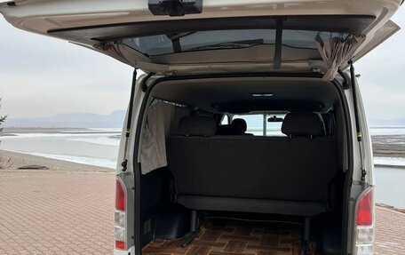 Toyota HiAce H200, 2012 год, 2 700 000 рублей, 1 фотография