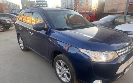 Mitsubishi Outlander III рестайлинг 3, 2013 год, 1 820 000 рублей, 3 фотография