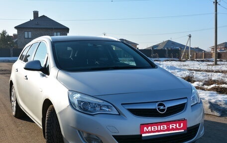 Opel Astra J, 2012 год, 900 000 рублей, 2 фотография