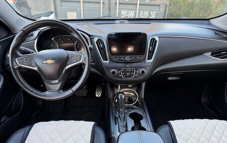 Chevrolet Malibu IX, 2017 год, 2 200 000 рублей, 10 фотография