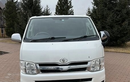 Toyota HiAce H200, 2012 год, 2 700 000 рублей, 9 фотография