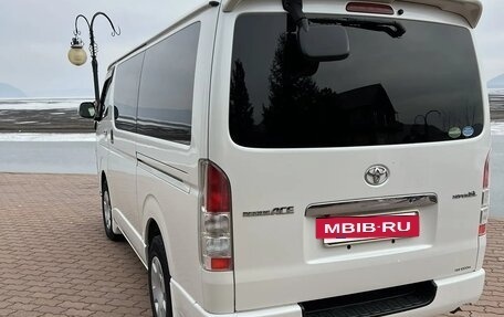 Toyota HiAce H200, 2012 год, 2 700 000 рублей, 7 фотография
