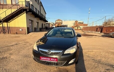 Opel Astra J, 2011 год, 570 000 рублей, 1 фотография