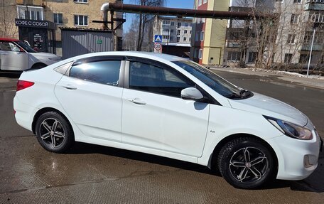 Hyundai Solaris II рестайлинг, 2013 год, 890 000 рублей, 2 фотография