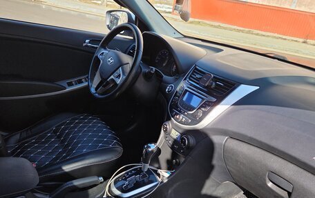 Hyundai Solaris II рестайлинг, 2013 год, 890 000 рублей, 3 фотография