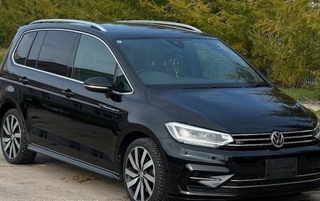 Volkswagen Touran III, 2017 год, 1 290 000 рублей, 1 фотография