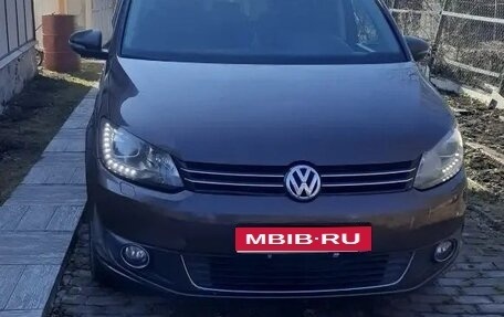 Volkswagen Touran III, 2012 год, 1 000 000 рублей, 1 фотография