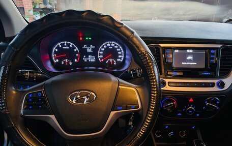 Hyundai Solaris II рестайлинг, 2018 год, 1 200 000 рублей, 9 фотография