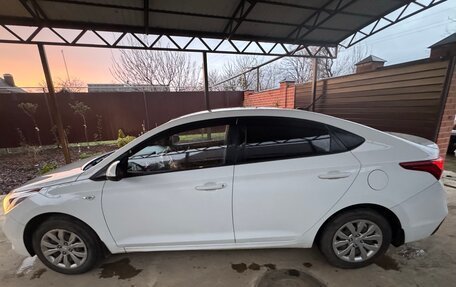 Hyundai Solaris II рестайлинг, 2018 год, 1 200 000 рублей, 3 фотография