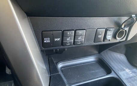 Toyota RAV4, 2017 год, 2 850 000 рублей, 8 фотография