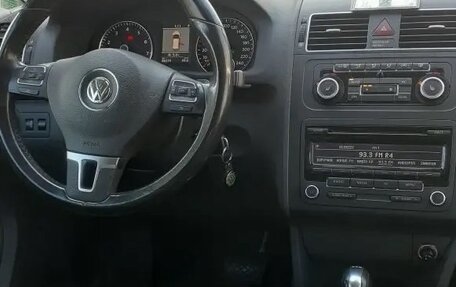 Volkswagen Touran III, 2012 год, 1 000 000 рублей, 12 фотография