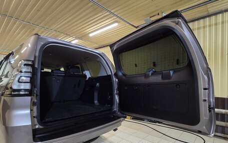 Toyota Land Cruiser Prado 150 рестайлинг 2, 2020 год, 7 150 000 рублей, 6 фотография