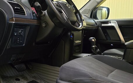 Toyota Land Cruiser Prado 150 рестайлинг 2, 2020 год, 7 150 000 рублей, 8 фотография