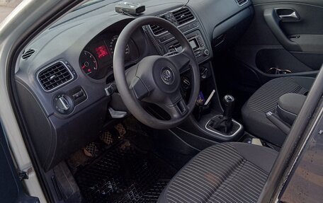 Volkswagen Polo VI (EU Market), 2011 год, 700 000 рублей, 2 фотография