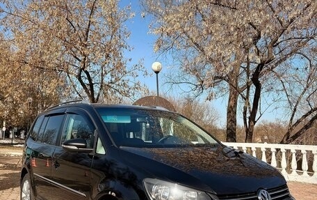 Volkswagen Touran III, 2011 год, 990 000 рублей, 1 фотография