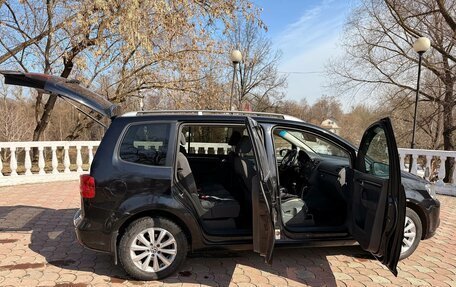 Volkswagen Touran III, 2011 год, 990 000 рублей, 8 фотография