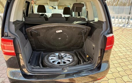 Volkswagen Touran III, 2011 год, 990 000 рублей, 7 фотография