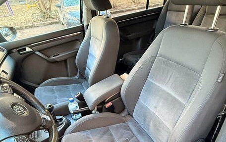 Volkswagen Touran III, 2011 год, 990 000 рублей, 12 фотография