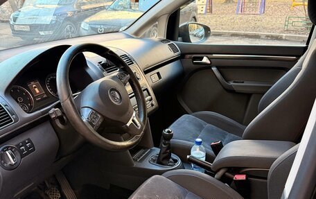 Volkswagen Touran III, 2011 год, 990 000 рублей, 11 фотография