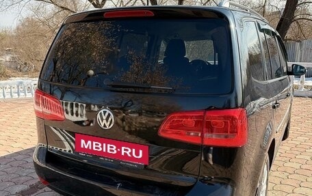 Volkswagen Touran III, 2011 год, 990 000 рублей, 4 фотография