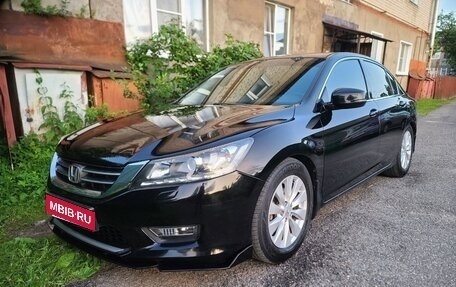 Honda Accord IX рестайлинг, 2013 год, 1 370 000 рублей, 2 фотография