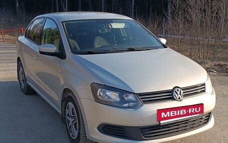 Volkswagen Polo VI (EU Market), 2011 год, 590 000 рублей, 2 фотография