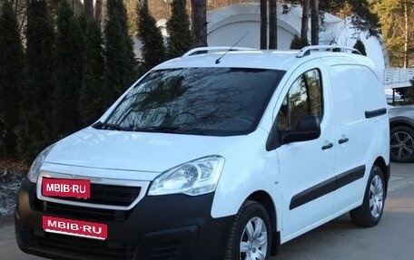 Peugeot Partner II рестайлинг 2, 2017 год, 1 100 000 рублей, 1 фотография