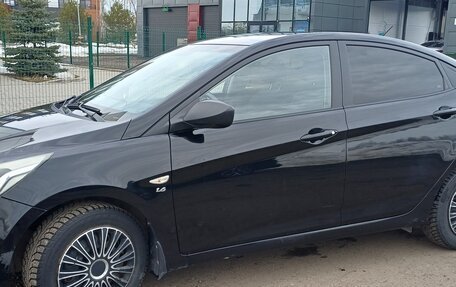 Hyundai Solaris II рестайлинг, 2015 год, 1 000 000 рублей, 2 фотография