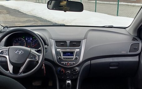 Hyundai Solaris II рестайлинг, 2015 год, 1 000 000 рублей, 5 фотография