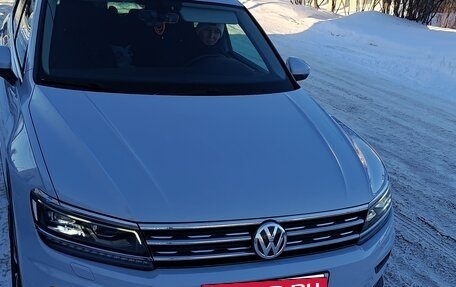 Volkswagen Tiguan II, 2018 год, 2 450 000 рублей, 2 фотография