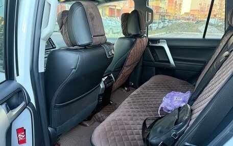 Toyota Land Cruiser Prado 150 рестайлинг 2, 2022 год, 7 000 000 рублей, 10 фотография