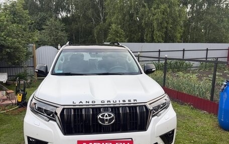 Toyota Land Cruiser Prado 150 рестайлинг 2, 2022 год, 7 000 000 рублей, 16 фотография