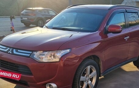 Mitsubishi Outlander III рестайлинг 3, 2013 год, 1 120 000 рублей, 2 фотография