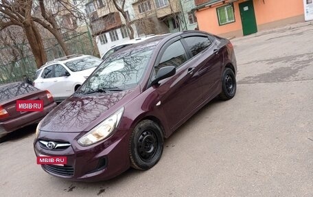 Hyundai Solaris II рестайлинг, 2013 год, 390 000 рублей, 2 фотография