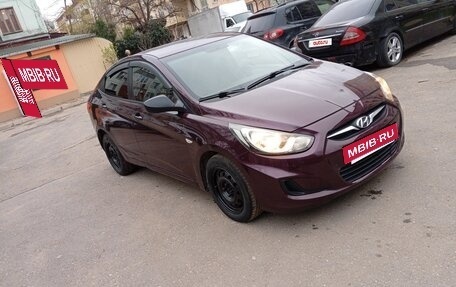 Hyundai Solaris II рестайлинг, 2013 год, 390 000 рублей, 3 фотография