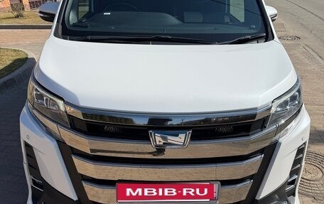 Toyota Noah III, 2018 год, 2 300 000 рублей, 1 фотография