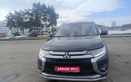 Mitsubishi Outlander III рестайлинг 3, 2017 год, 1 550 000 рублей, 1 фотография