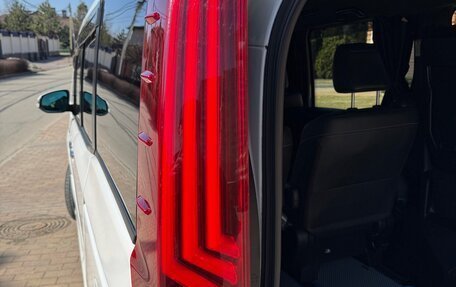 Toyota Noah III, 2018 год, 2 300 000 рублей, 10 фотография