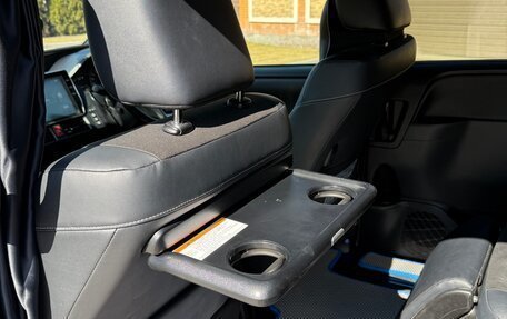 Toyota Noah III, 2018 год, 2 300 000 рублей, 23 фотография