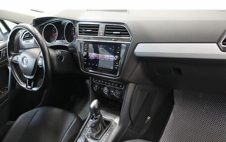 Volkswagen Tiguan II, 2018 год, 2 233 000 рублей, 5 фотография