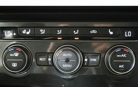 Volkswagen Tiguan II, 2018 год, 2 233 000 рублей, 11 фотография