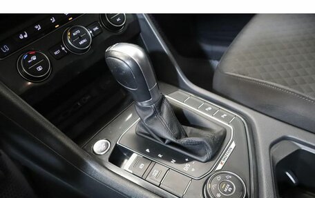 Volkswagen Tiguan II, 2018 год, 2 233 000 рублей, 12 фотография