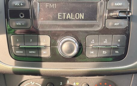 Renault Logan II, 2015 год, 1 200 000 рублей, 31 фотография