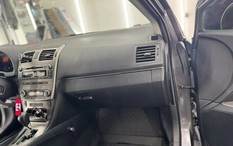 Toyota Avensis III рестайлинг, 2011 год, 950 000 рублей, 24 фотография