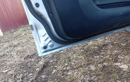 Mitsubishi Space Star I рестайлинг, 2003 год, 300 000 рублей, 12 фотография