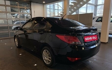 Hyundai Solaris II рестайлинг, 2015 год, 860 000 рублей, 5 фотография