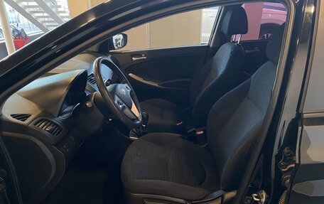 Hyundai Solaris II рестайлинг, 2015 год, 860 000 рублей, 16 фотография