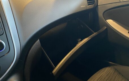 Hyundai Solaris II рестайлинг, 2015 год, 860 000 рублей, 29 фотография