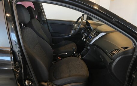 Hyundai Solaris II рестайлинг, 2015 год, 860 000 рублей, 28 фотография